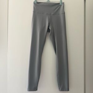 Lululemon Rhino Gray Wunder Train 25” size 6